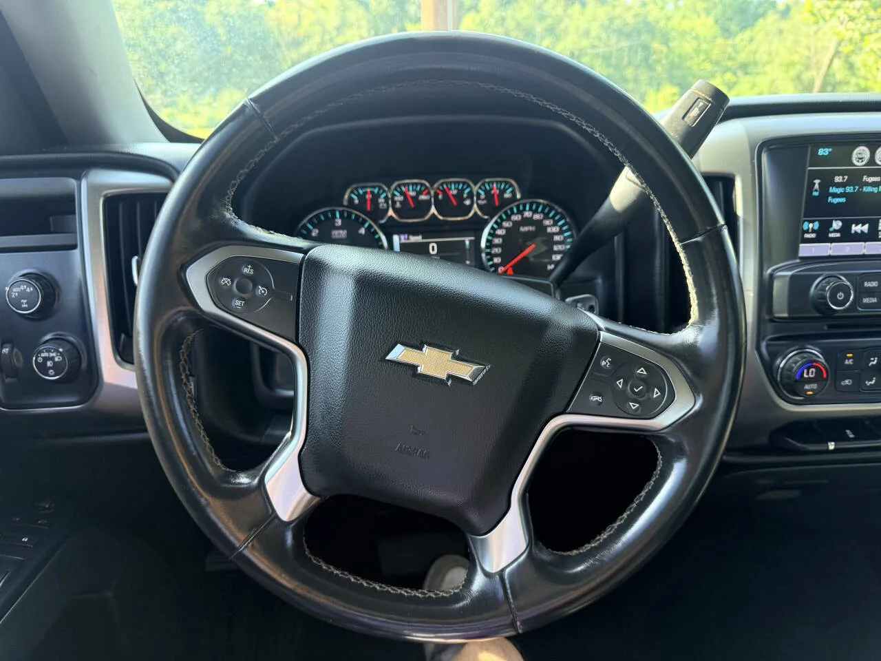 Used 2017 White Chevrolet LT 4x4 4dr Crew Cab 5.8 ft. SB image 12