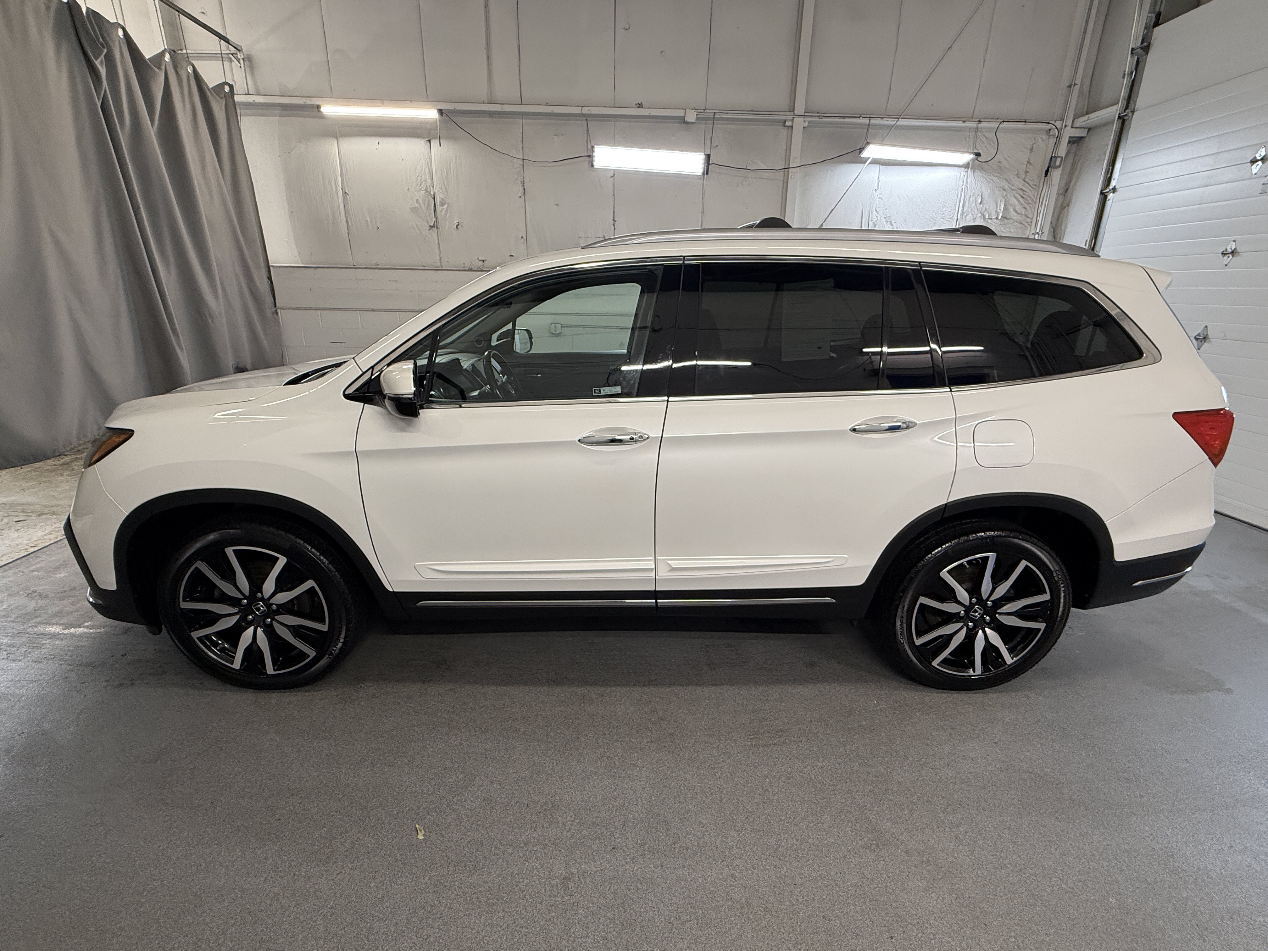 Certified Used 2021 Platinum White Pearl Honda Elite image 4