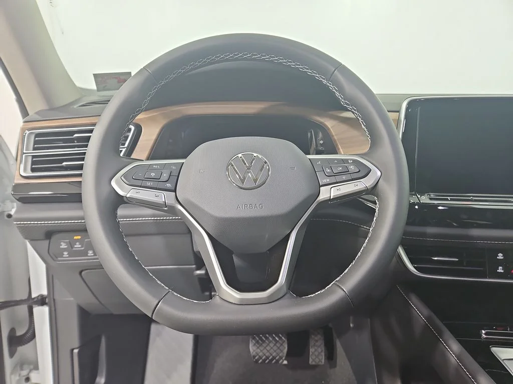 New 2026 White/off-white Volkswagen SE w/Technology image 14