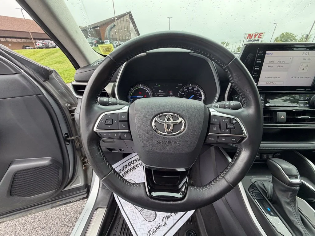 Used 2021 Silver Toyota XLE image 30
