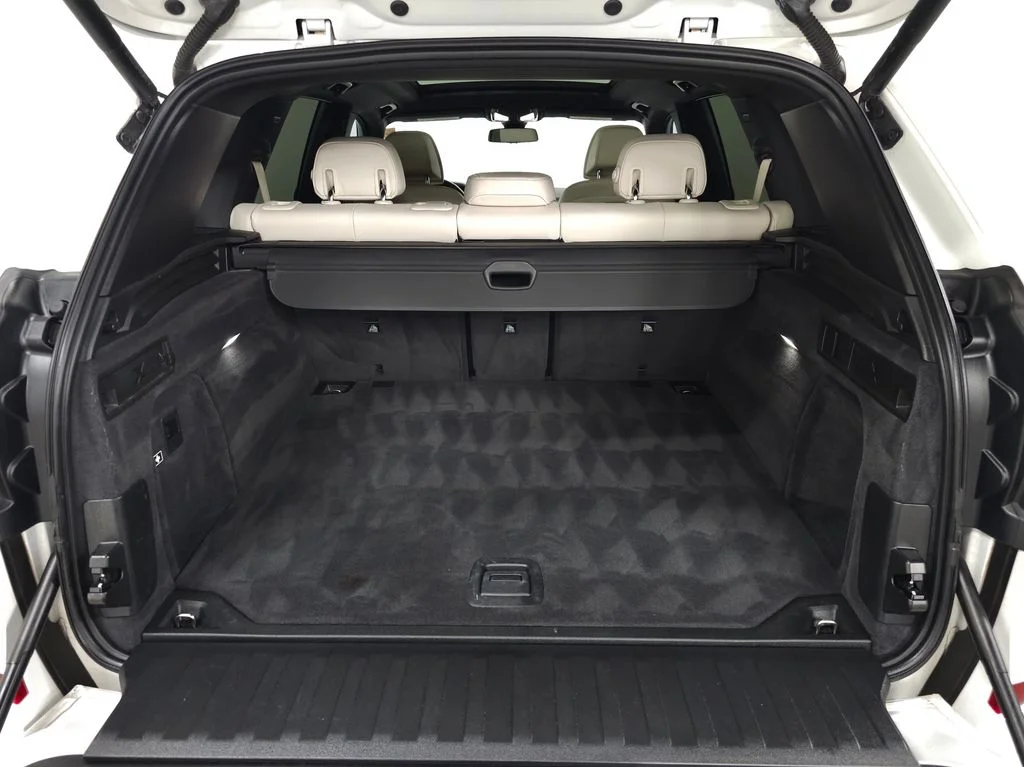 Used 2023 White BMW xDrive40i image 7