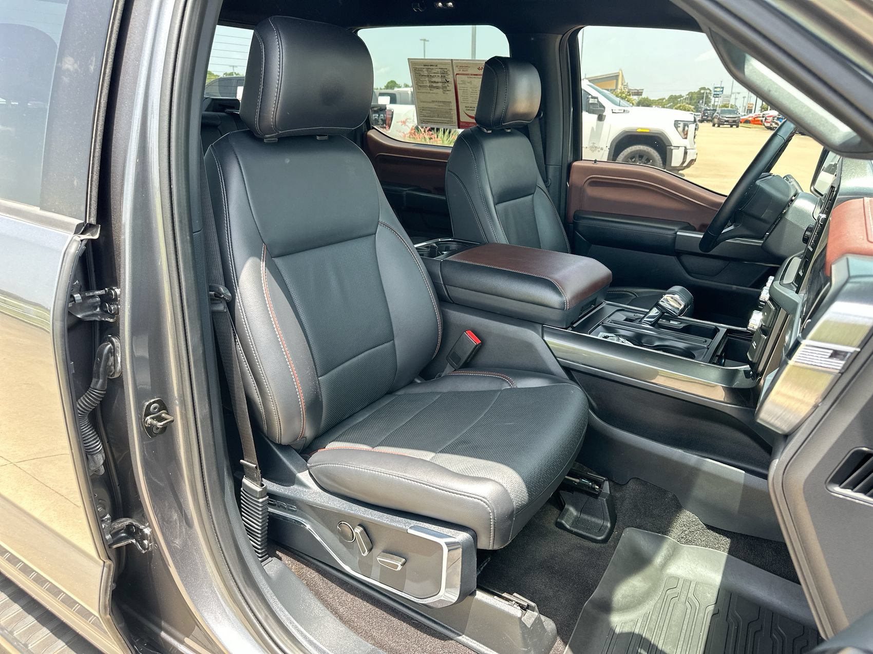 Used 2021 Gray Metallic Ford LARIAT image 25