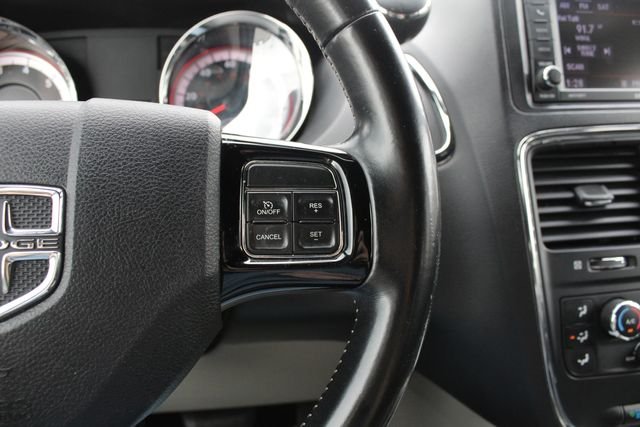 Used 2019 Black Dodge SXT image 12