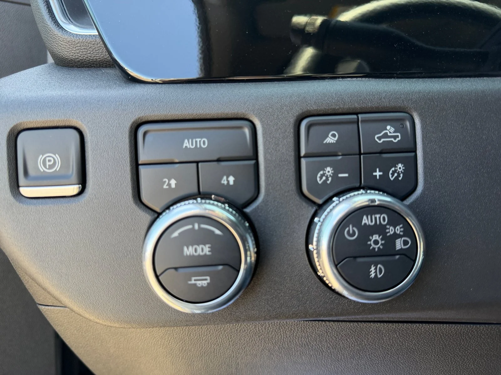 Used 2025 Sterling Metallic GMC SLT image 22