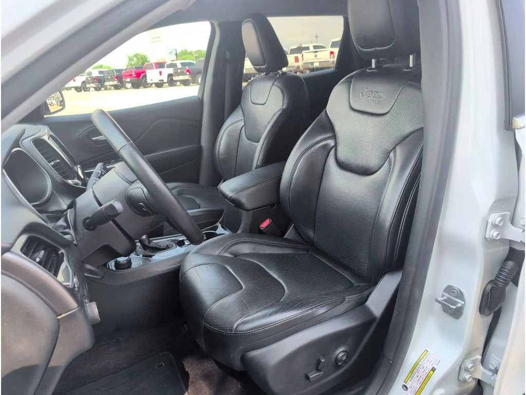 Used 2019 WHITE Jeep 4d SUV 4WD Limited 3.2L image 10