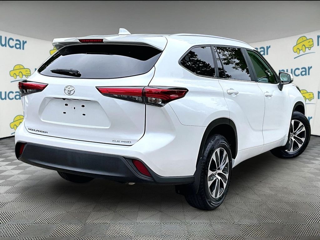 Used 2023 Beige Toyota XLE image 6