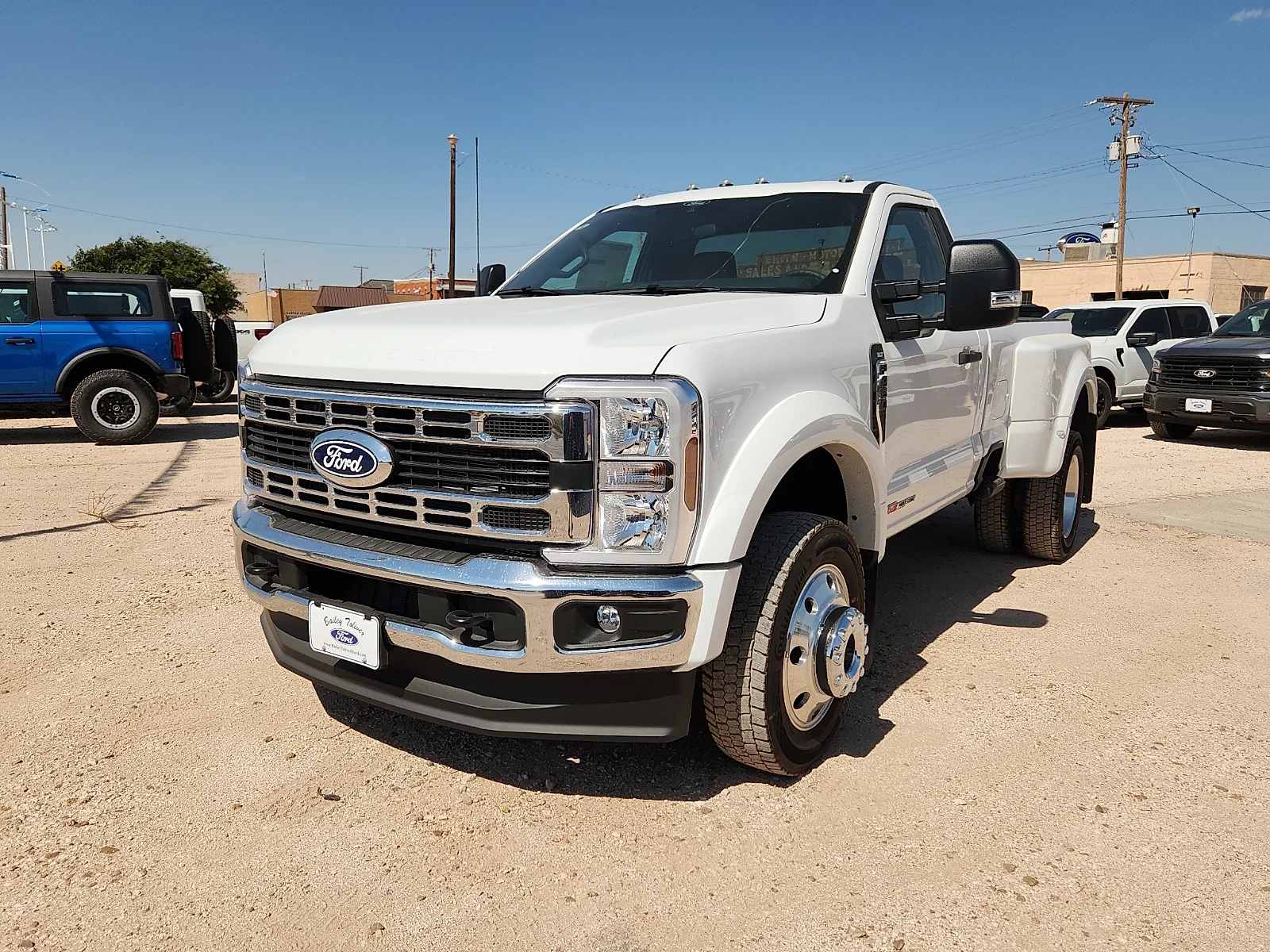 New 2027 Oxford White Ford XLT image 3