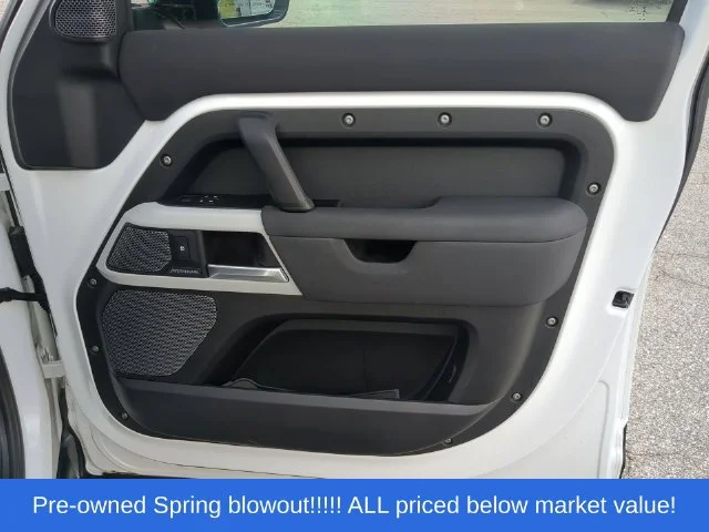Used 2020  Land Rover SE image 45