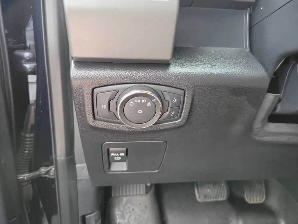 Used 2021 Blue Ford XLT image 17