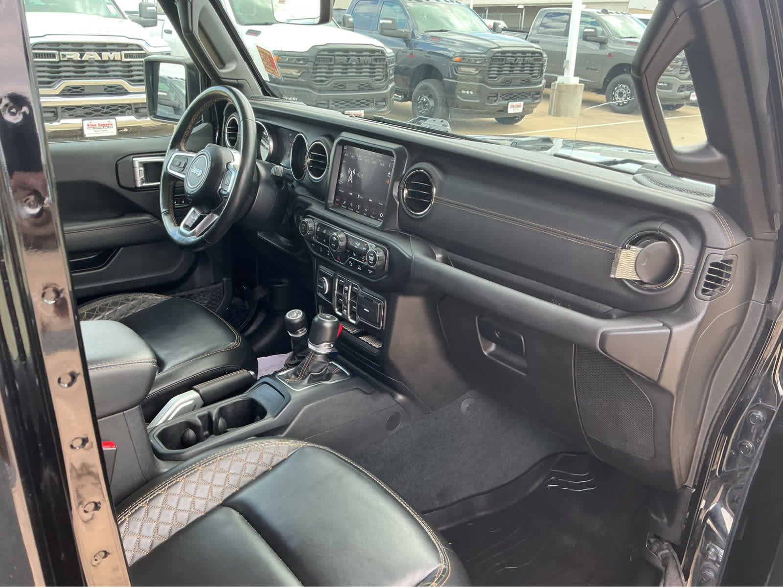 Used 2022 Black Clearcoat Jeep High Altitude image 19