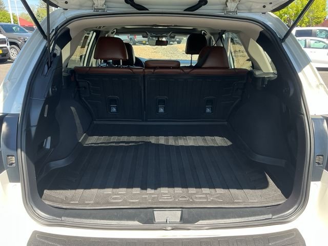 Used 2018 White Subaru 2.5i image 31