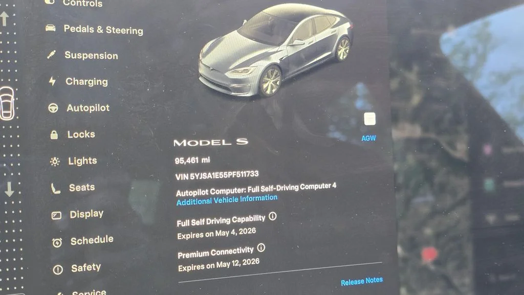 Used 2023 Stealth Gray Tesla  image 32