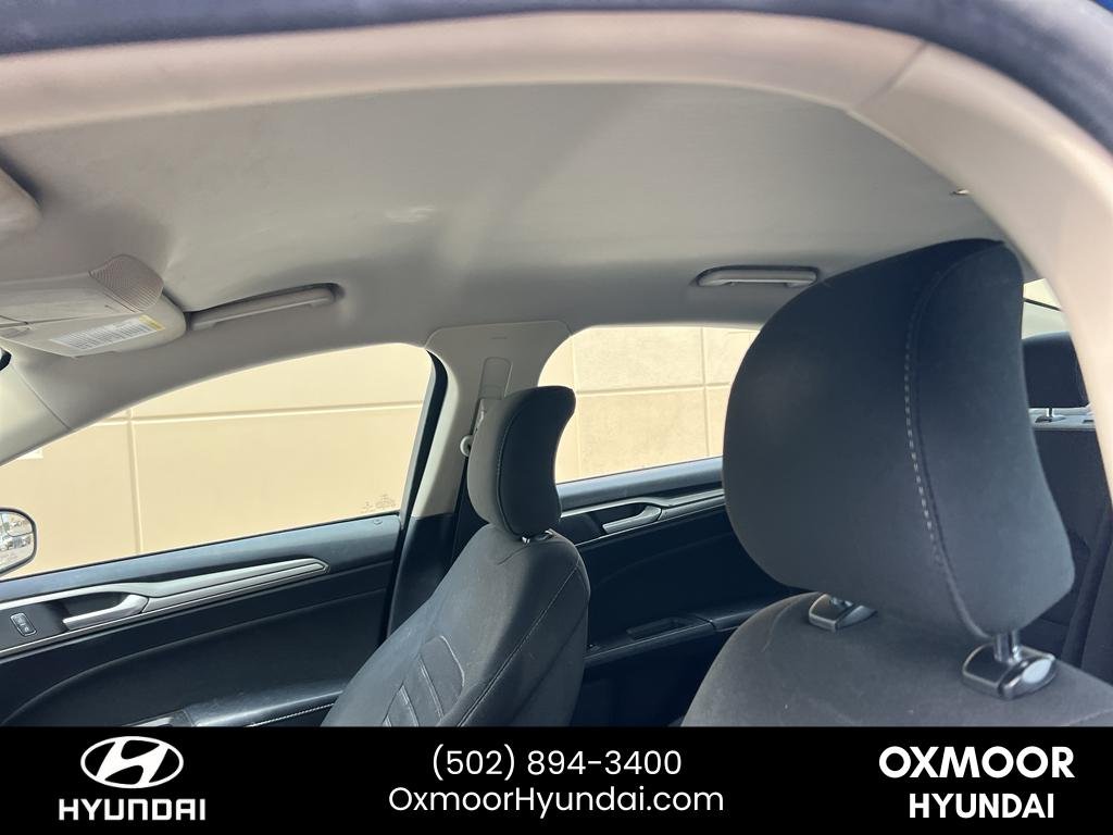 Used 2018 Lightning Blue Ford SE image 5