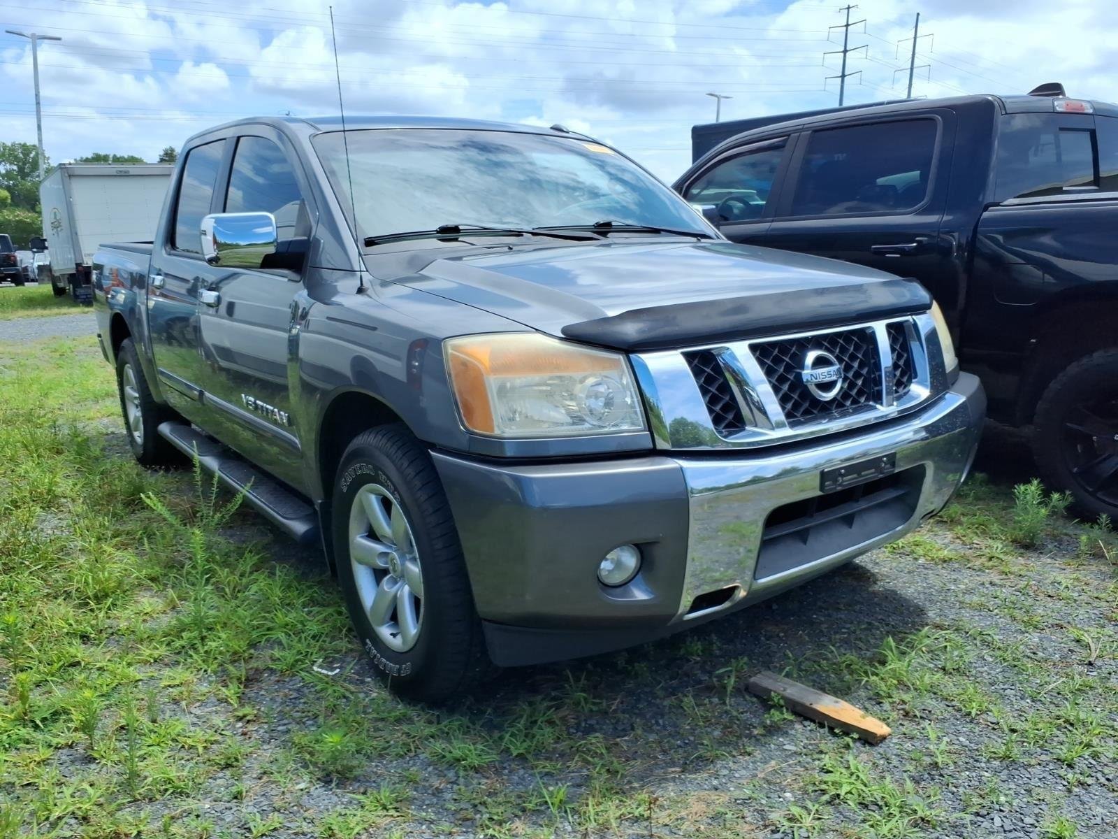 Used 2014 Gun Metallic Nissan SV image 4