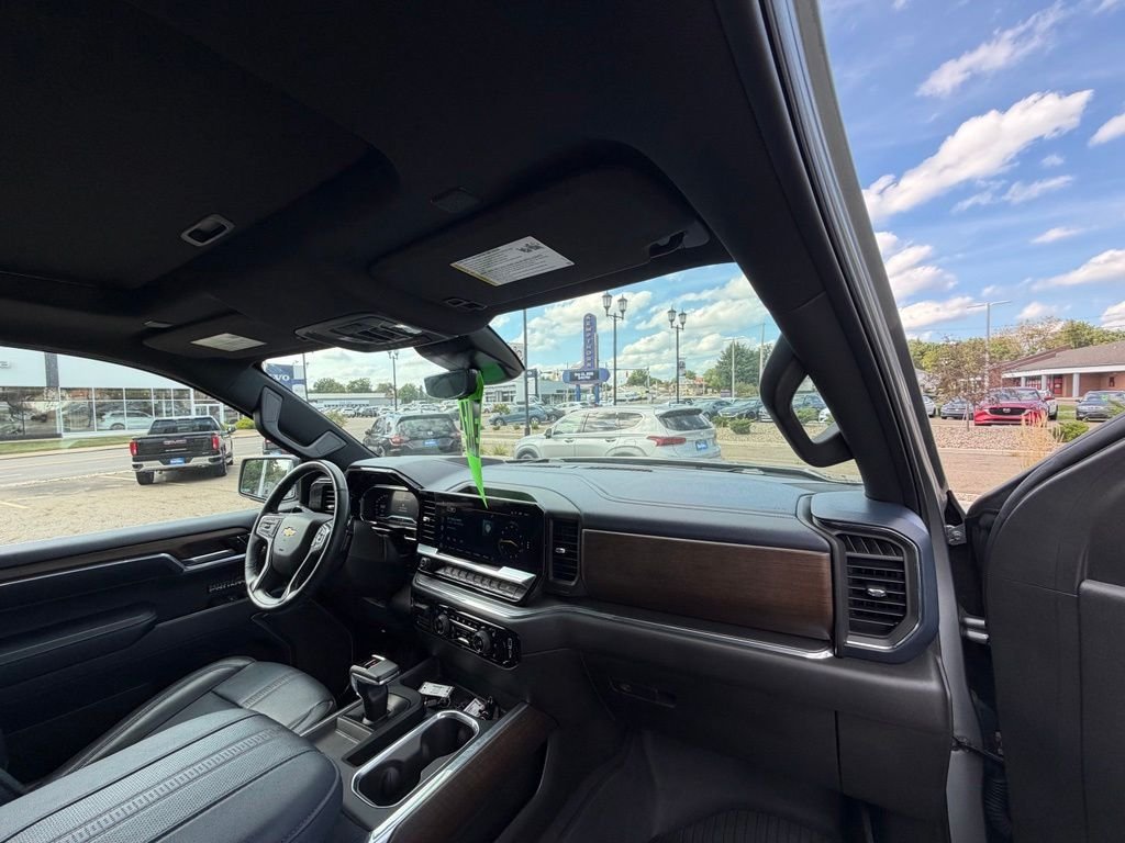 Used 2025 Gray Chevrolet High Country image 10