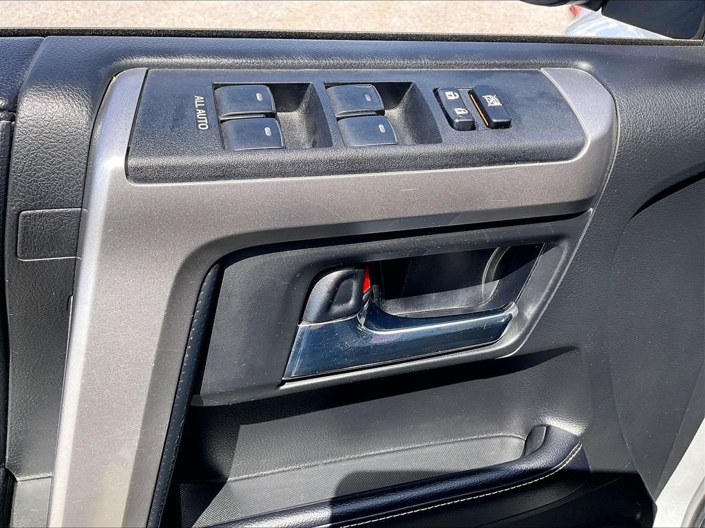 Used 2017 Classic Silver Metallic Toyota SR5 image 39