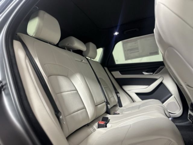 2026 Jaguar F-Pace R-Dynamic S - Photo 21