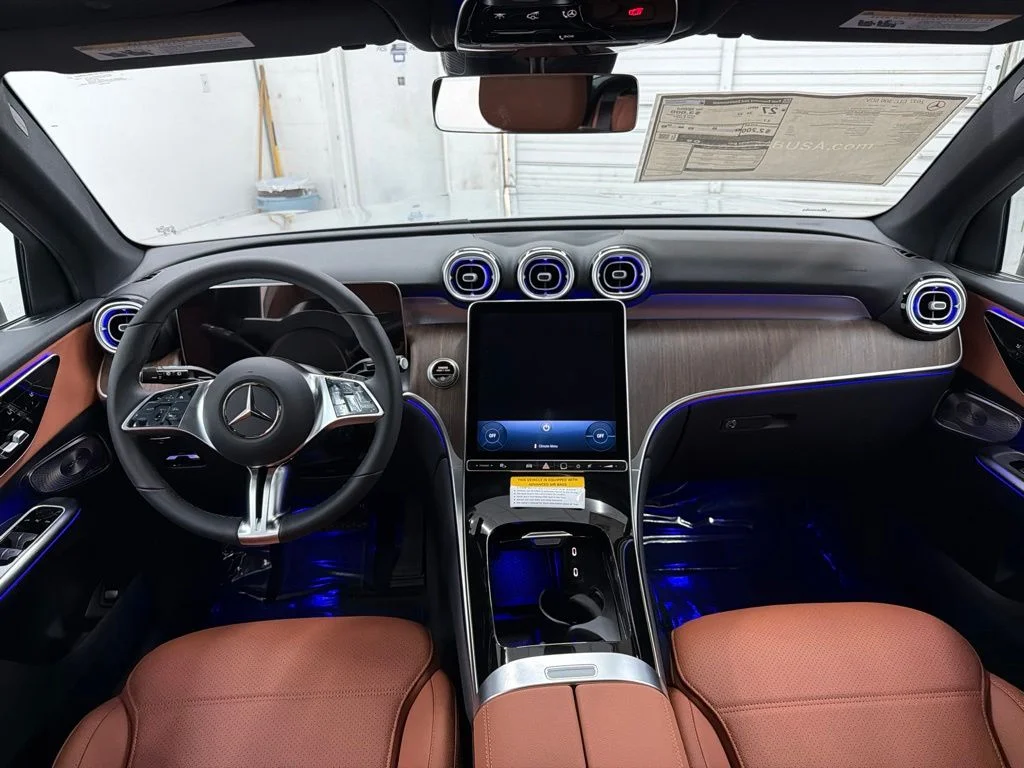 New 2027 White Mercedes-Benz GLC 300 image 26