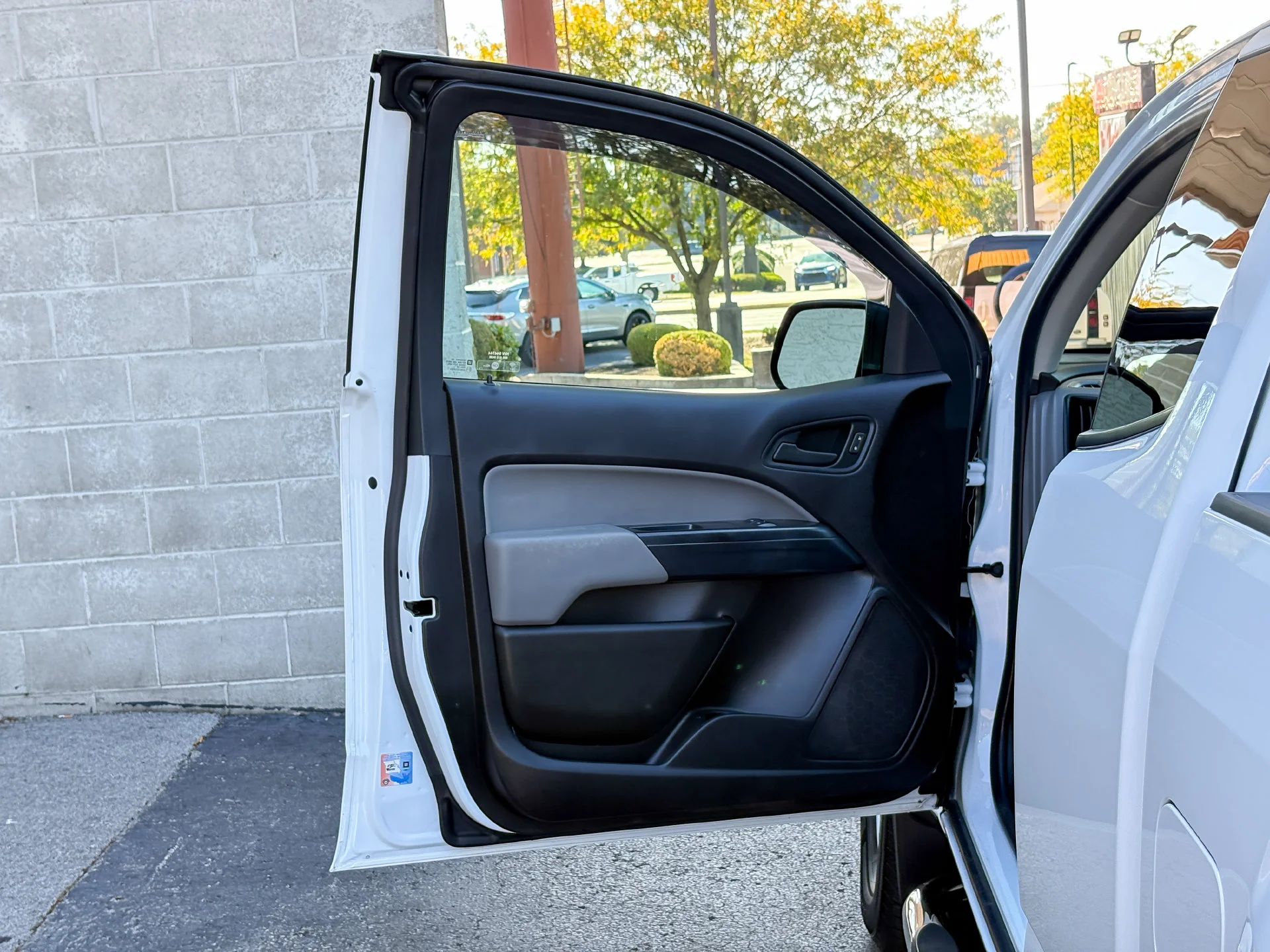Used 2017 White GMC SLE1 image 11