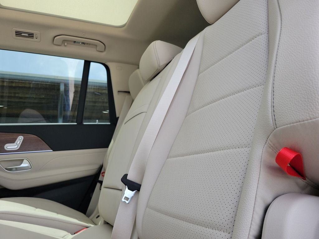 New 2026 Polar White Mercedes-Benz GLS 450 image 10