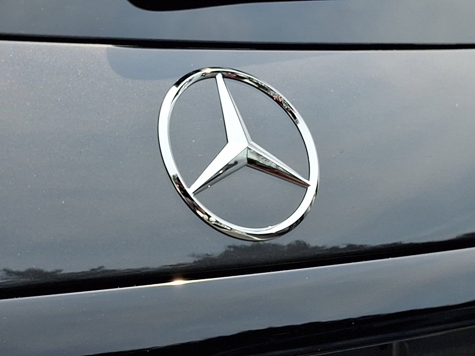 New 2027 Graphite Grey Metallic Mercedes-Benz GLC 300 image 42