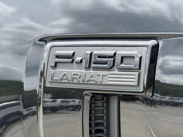 Used 2024 Agate Black Metallic Ford LARIAT image 27
