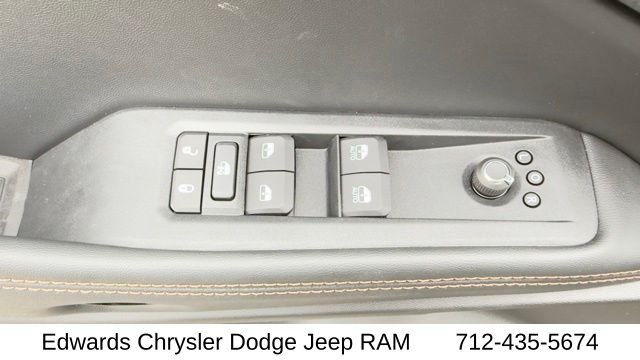 New 2026 Sting-Gray Clear-Coat Exterior Paint Jeep Limited image 18