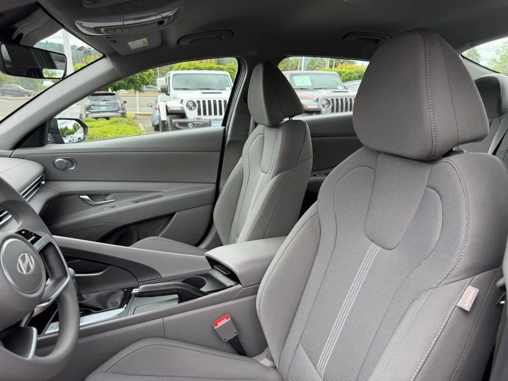 Used 2024 Black Hyundai SE image 14