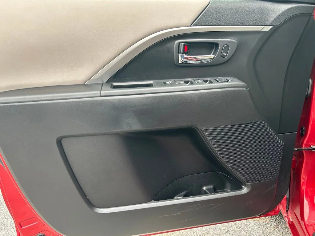 Used 2014 Red Mazda Sport image 12