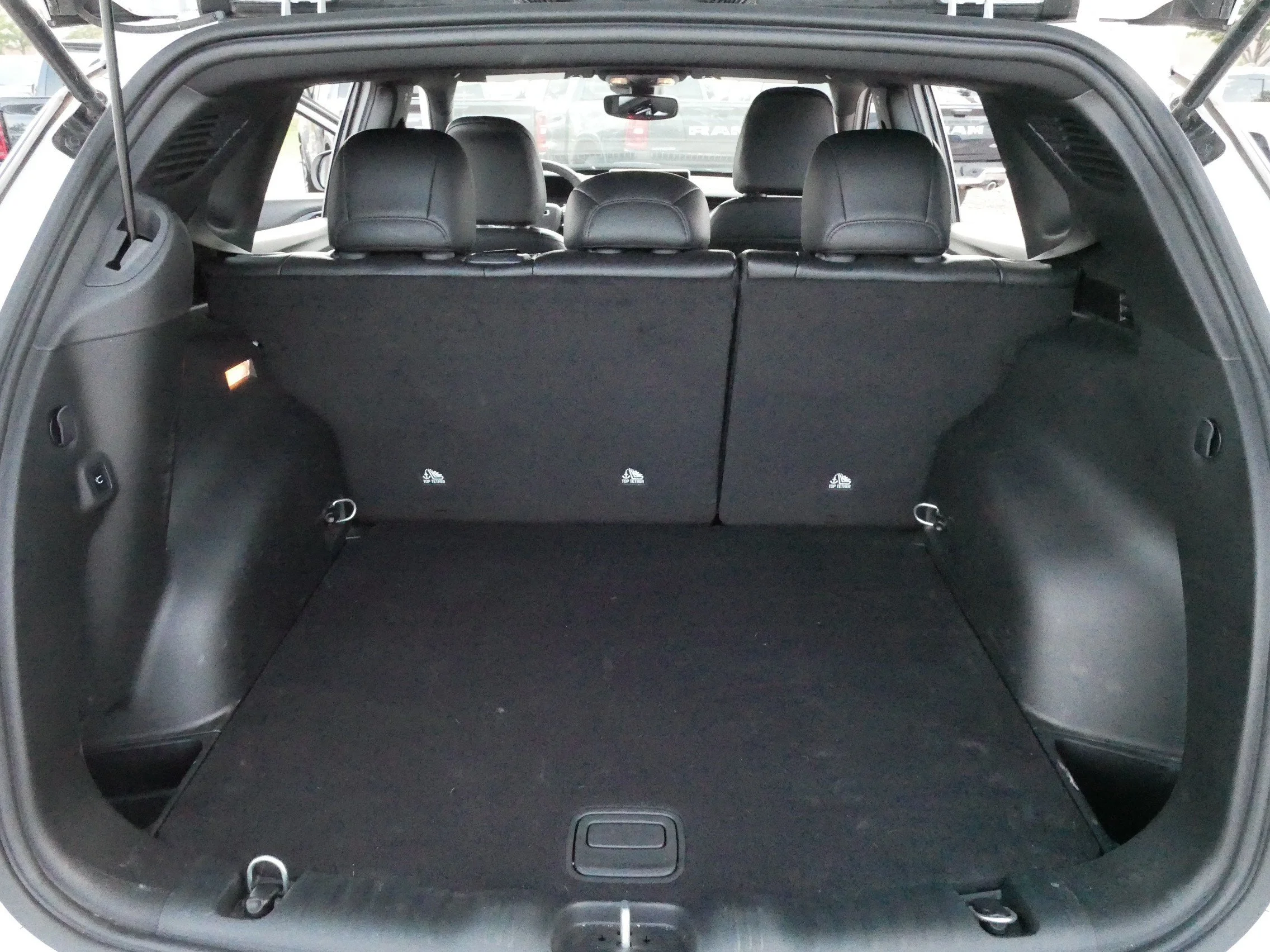 Used 2026 Bright White Clearcoat Jeep Latitude Altitude image 18