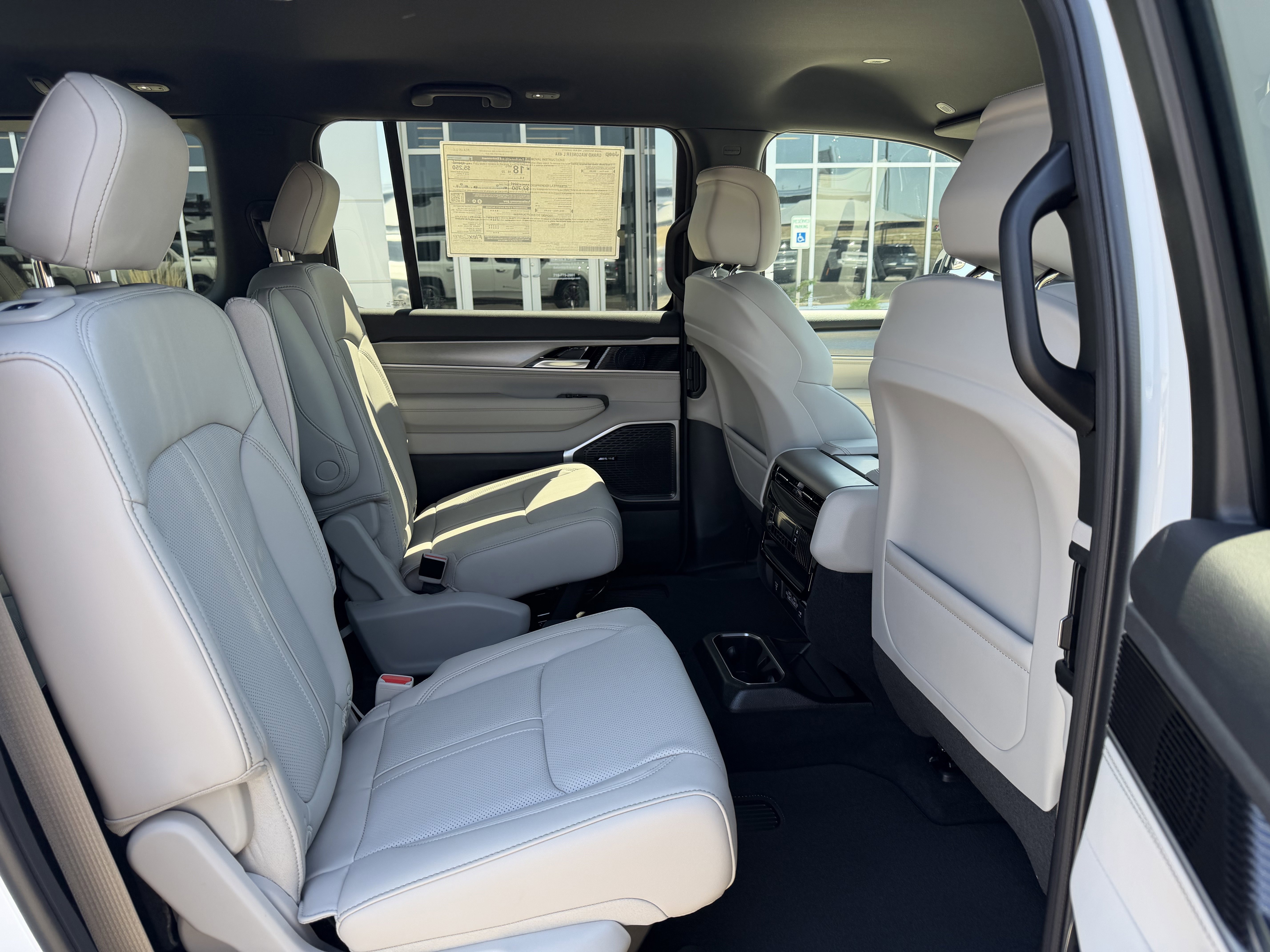 New 2026 Bright White Clear-Coat Exterior Paint Jeep  image 10