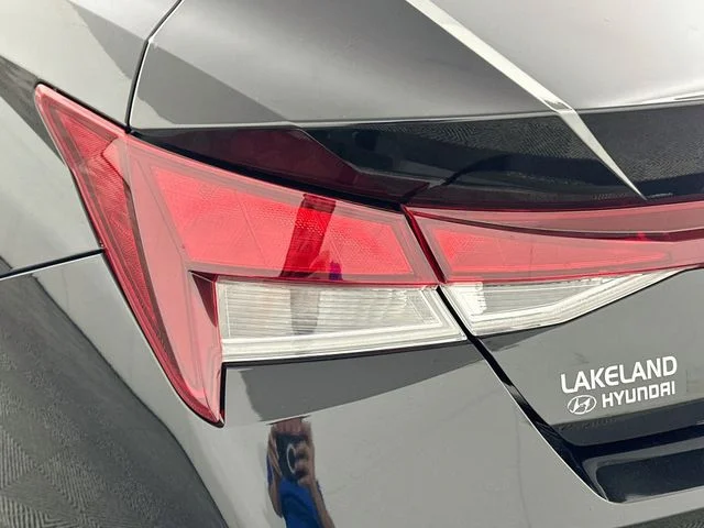Certified Pre-Owned 2022 Hyundai Elantra SE