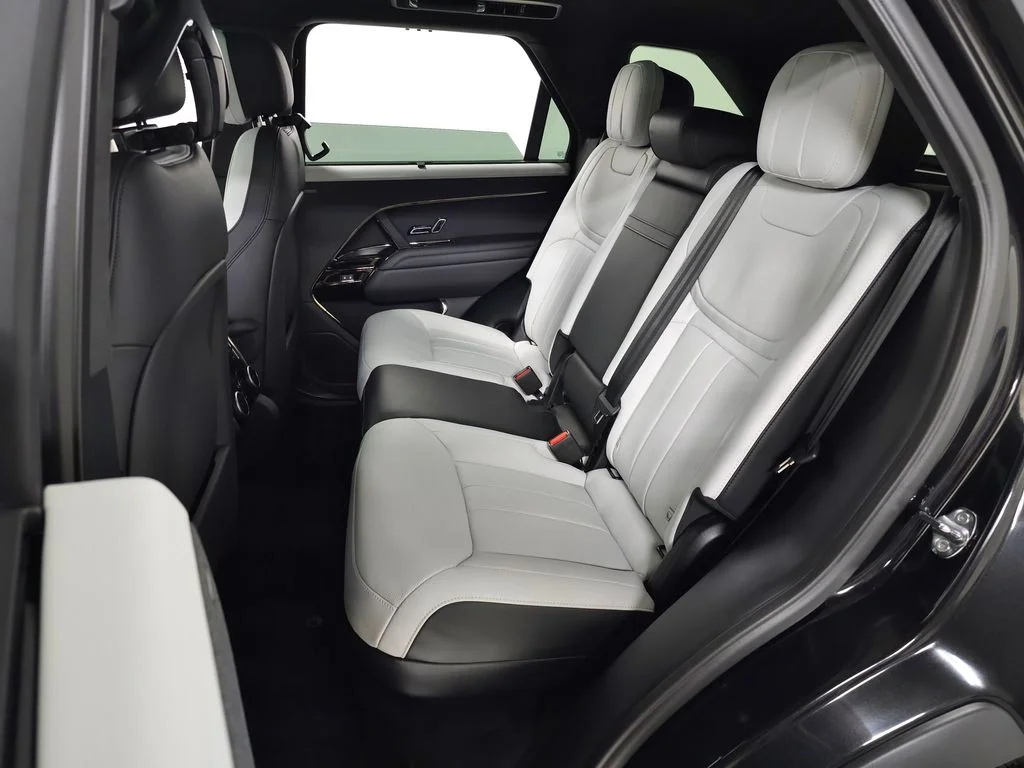 Used 2025 Black Land Rover Autobiography image 45