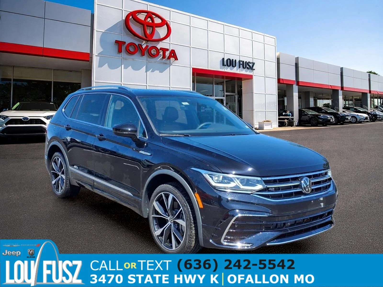 Used 2024  Volkswagen SEL R-Line image 1