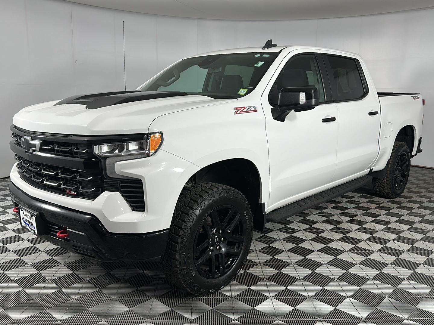 Used 2022 Summit White Chevrolet LT Trail Boss image 3