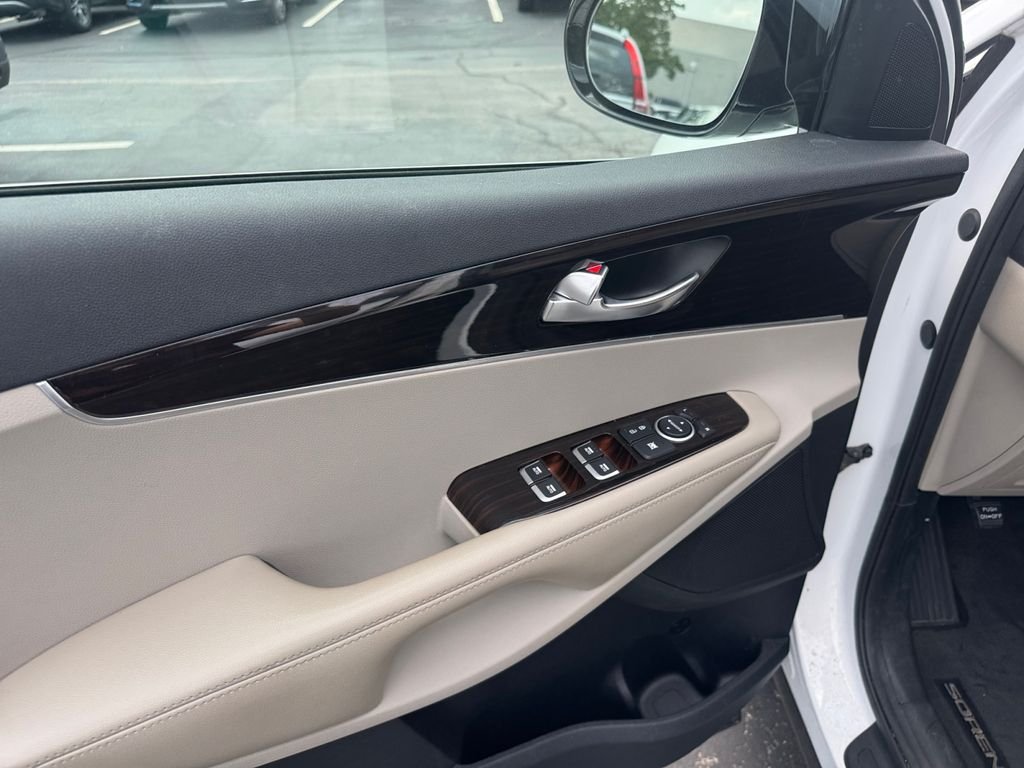 Used 2019 Snow White Pearl Kia LX image 21