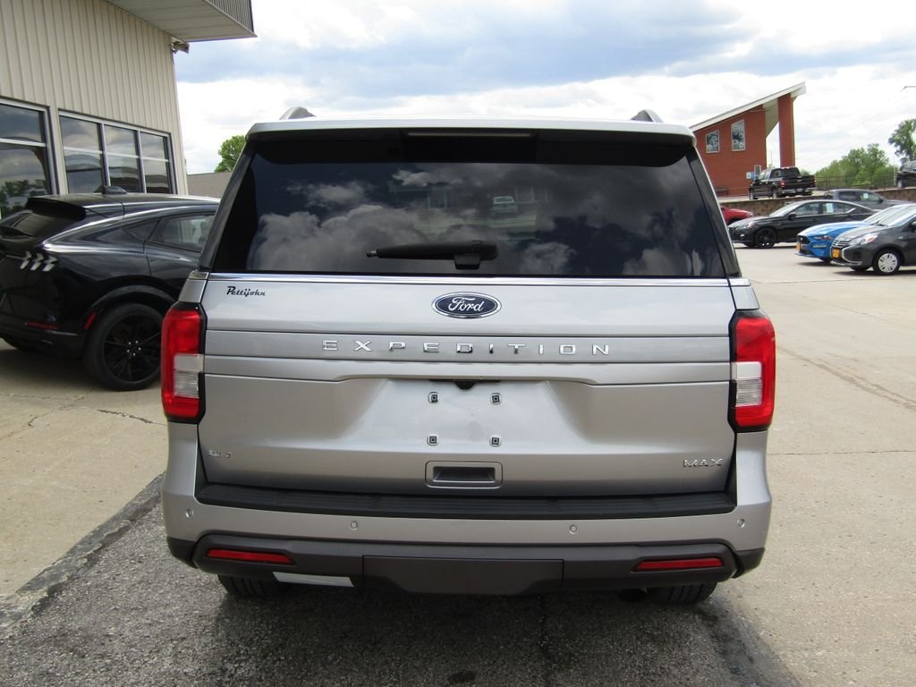 Used 2024 Silver Ford XLT image 4
