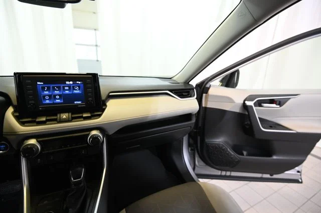 Used 2021 Silver Toyota XLE image 28