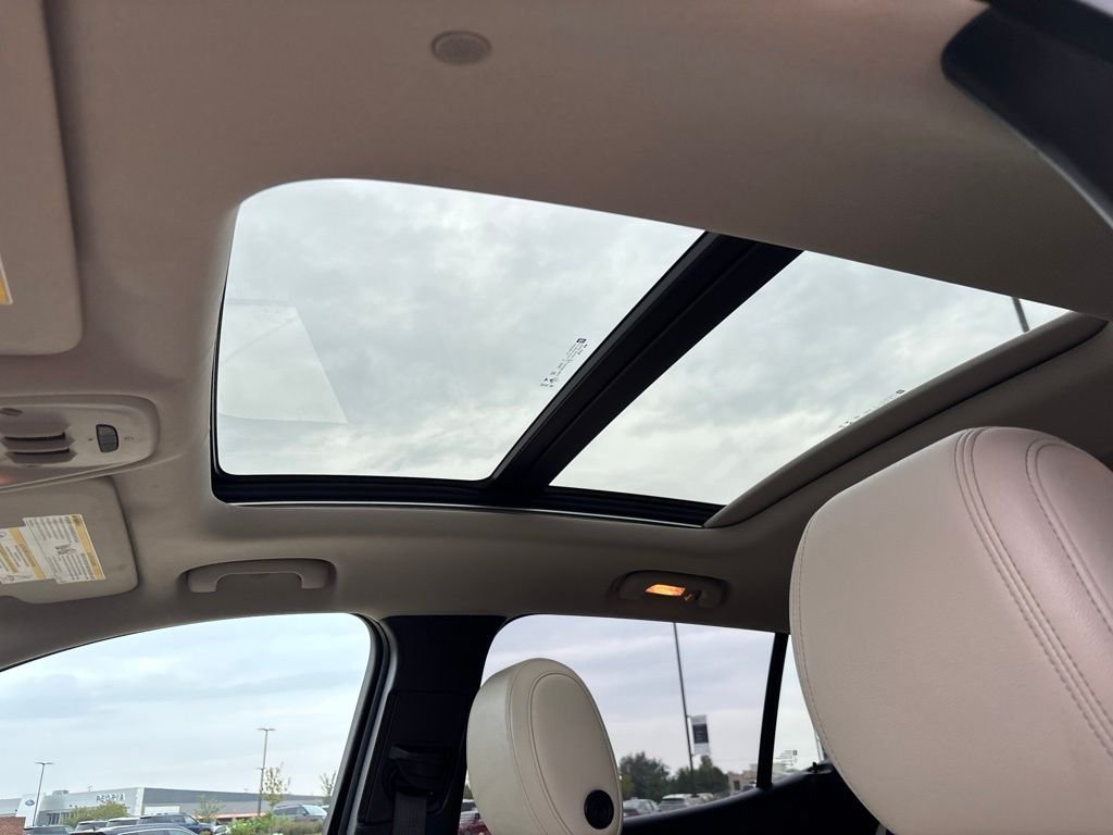 Used 2021 White Frost Buick Essence image 31