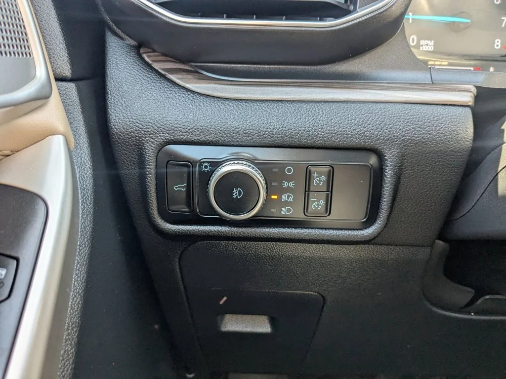 Used 2023  Ford Limited image 21