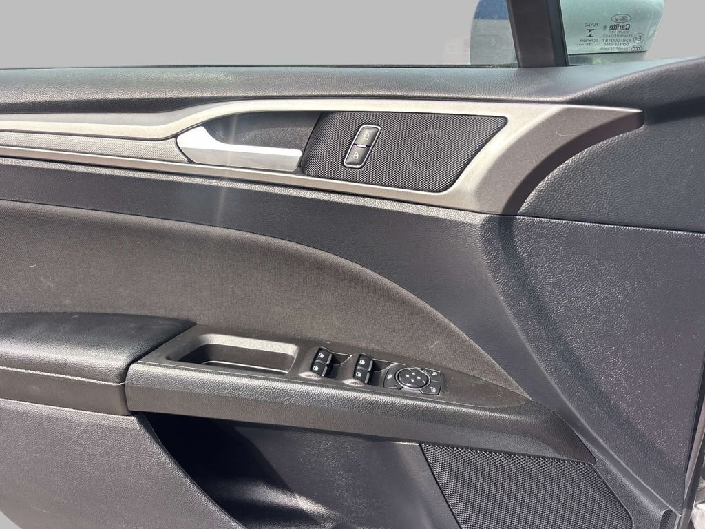 Used 2020 Silver Ford SE image 18