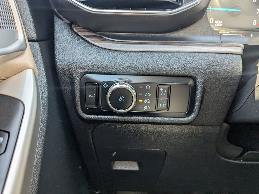 Used 2023  Ford Limited image 21