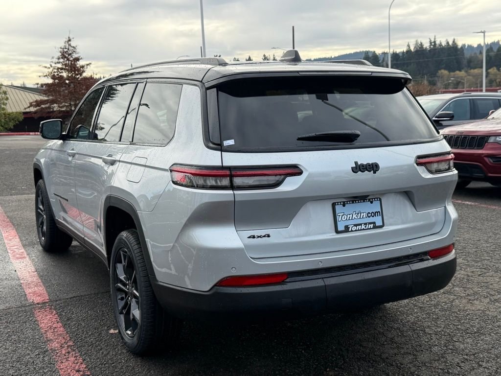 New 2025 Silver Zynith Exterior Paint Jeep Limited image 6