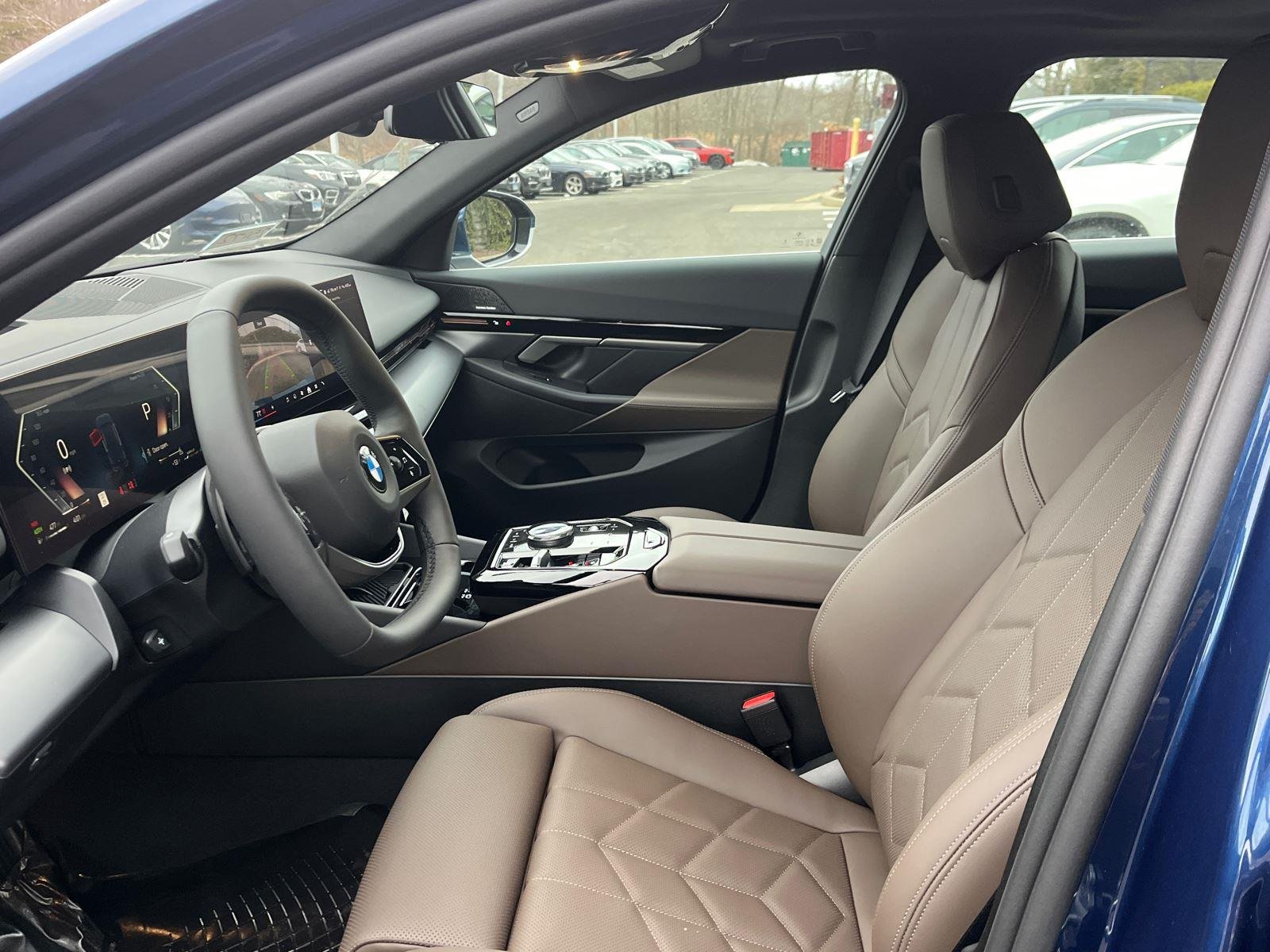 2025 BMW 5 Series 530i - Photo 10