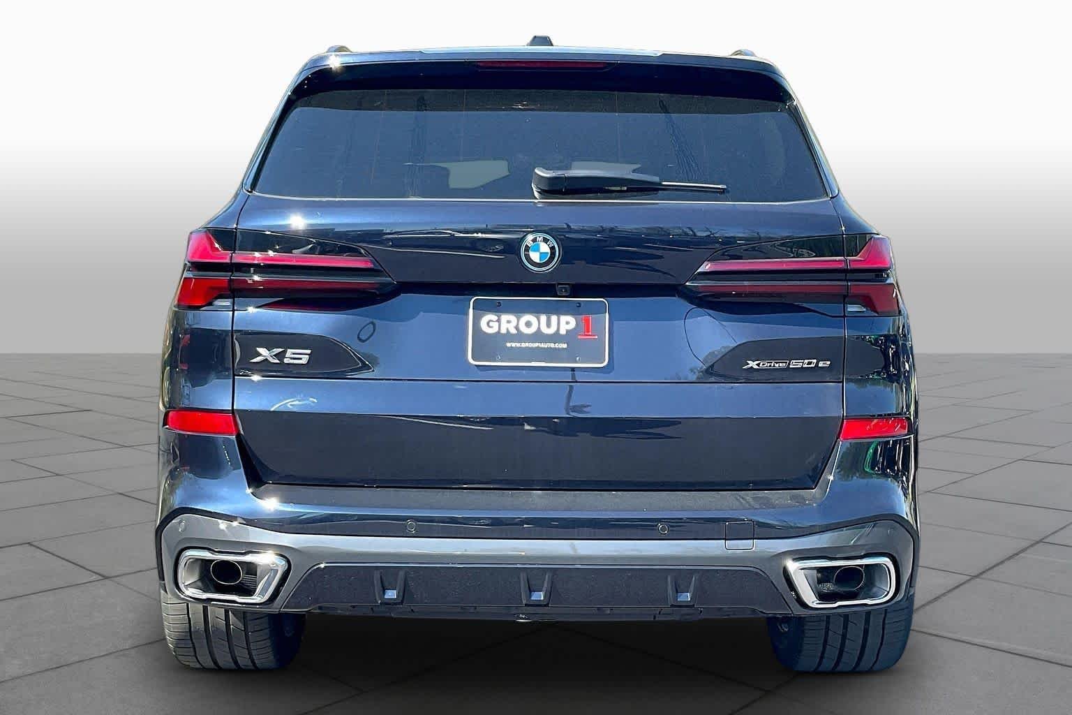 New 2026 Carbon Black Metallic BMW xDrive50e image 4