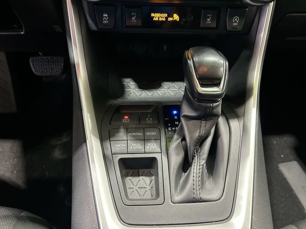 Used 2020  Toyota XLE image 19
