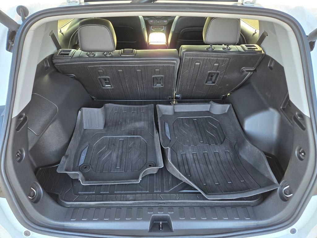 Used 2023 Summit White GMC SLT image 13