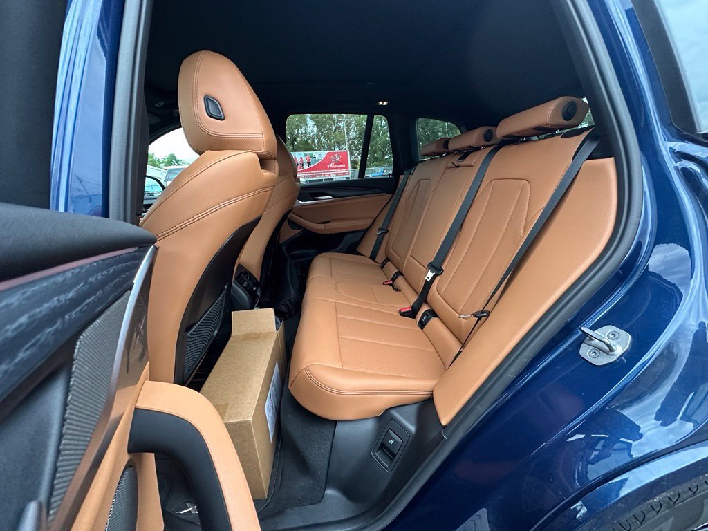 Used 2024 Blue Metallic BMW xDrive30i image 9