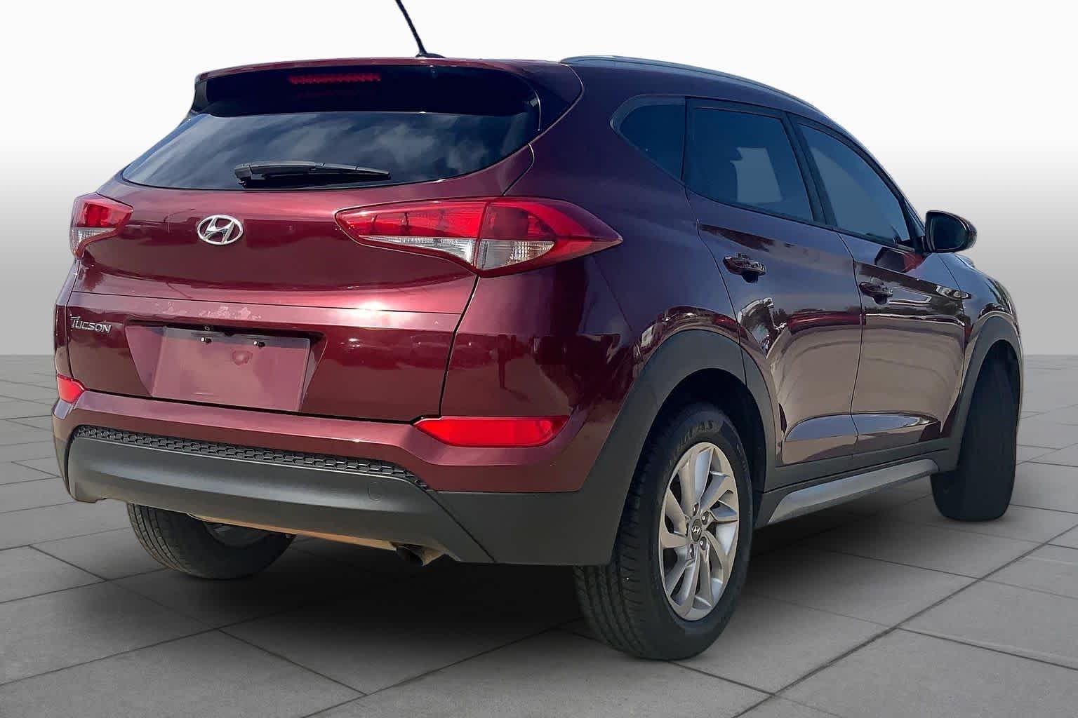 Used 2017 Ruby Wine Hyundai SE image 13