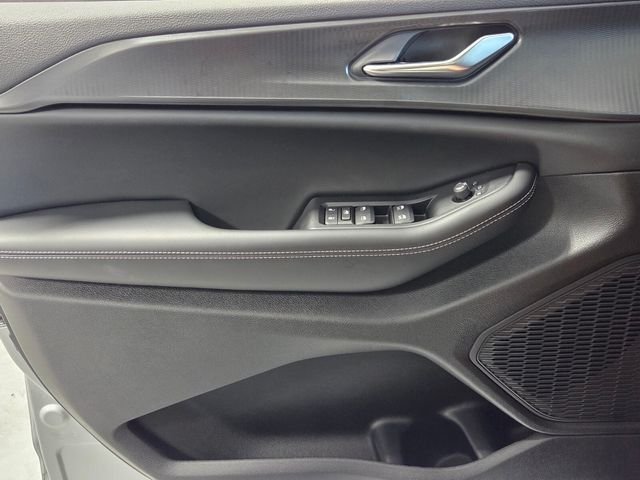 New 2026 Silver Zynith Exterior Paint Jeep Laredo X image 29